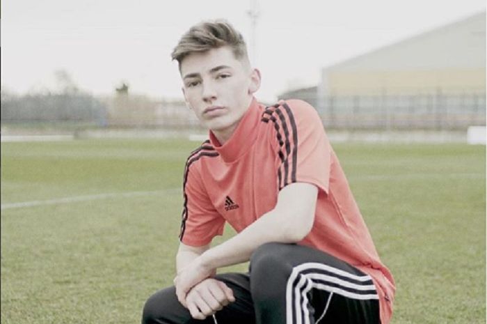 Billy Gilmour, pesepak bola muda Chelsea yang juga seorang model.