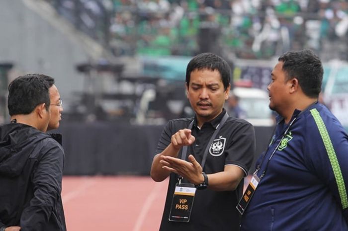  CEO PSIS Semarang, Yoyok Sukawi (tengah) Semringah dengan Gelaran Piala Presiden 2019.