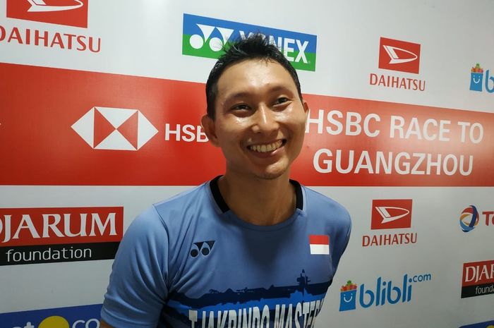 Pebulu tangkis tunggal putra Indonesia, Sony Dwi Kuncoro, saat diwawancarai di area mixed zone Istor