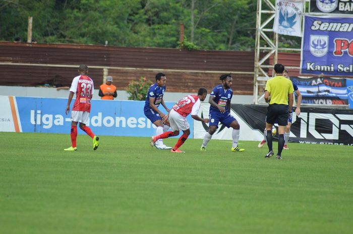 Nerius Alom saat bersama PSIS Semarang melawan Persipura Jayapura pada Liga 1 2019