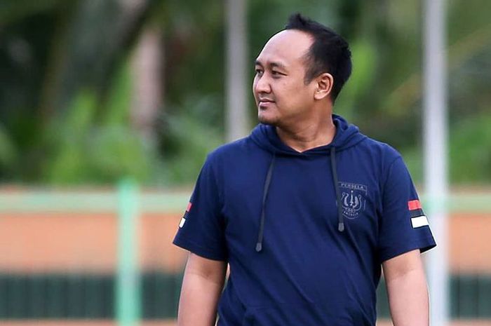 Manajer Persela Lamonga, Edy Yunan Achmadi, Dapat Memaklumi Mundurnya Kick-off Liga 1 2019