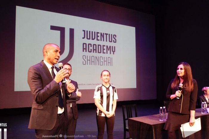 Mantan striker Juventus, David Trezeguet, menjadi pembicara dalam acara peresmian akademi sepak bola Juventus di Shanghai, China, pada Rabu (23/1/2019).