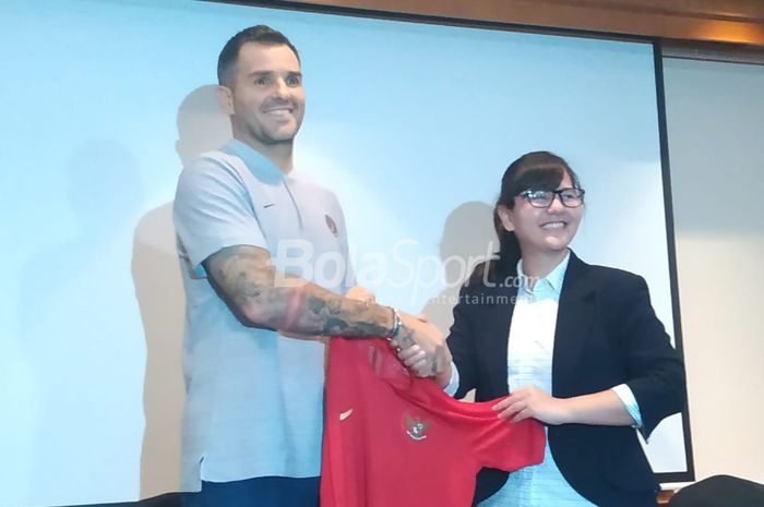 Simon McMenemy resmi diperkenalkan sebagai pelatih baru timnas Indonesia di Hotel Sultan, Jakarta, Kamis (24/1/2019).