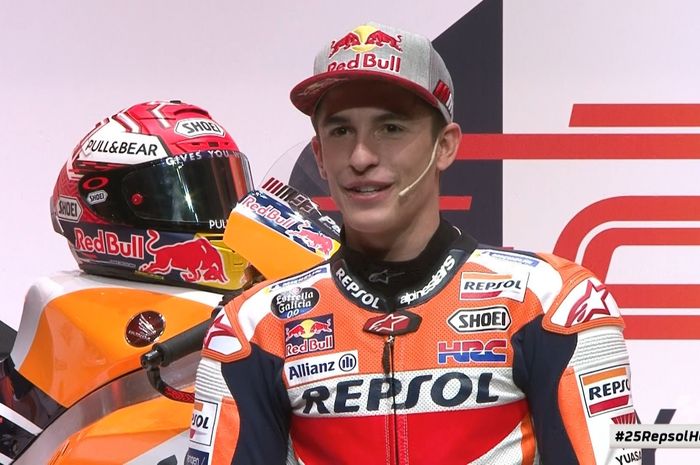 Marc Marquez memberikan komentar ketika hadir di acara peluncuran tim Repsol Honda untuk MotoGP 2019