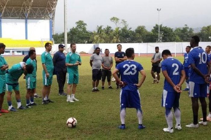 Miljan Radovic kembali memimpin latihan Persib Bandung di Stadion Sport Jabar Arcamanik, Kota Bandung, Kamis (24/1/2019). 