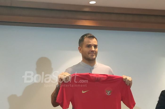 Simon McMenemy resmi menjadi pelatih timnas Indonesia dalam sesi perkenalan di Hotel Sultan, Jakarta, Kamis (24/1/2019).