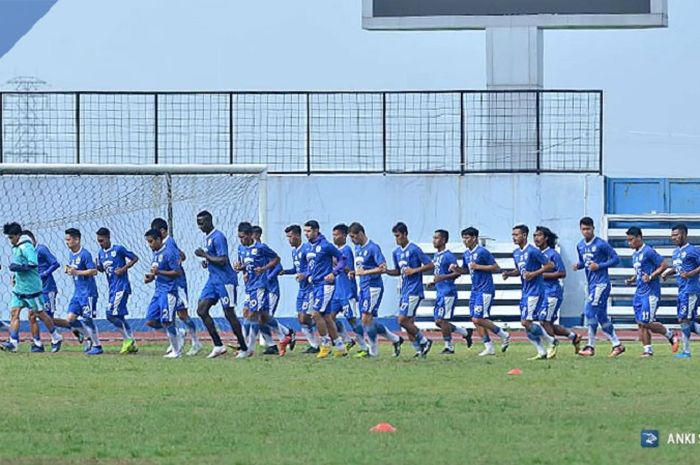 Para pemain Persib Bandung berlatih menjelang duel kontra Persiwa Wamena di leg pertama babak 32 bes