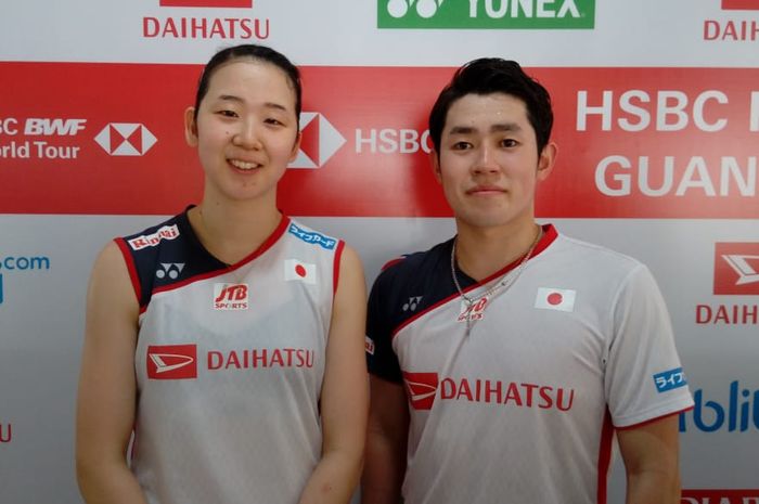 Pasangan ganda campuran Jepang, Takuro Hoki/Wakana Nagahara, berpose di area mixed zone seusai menjalani pertandingan melawan Tontowi Ahmad/Liliyana Natsir pada babak perempat final Indonesia Masters 2019 di Istora Senayan, Jakarta, Jumat (25/1/2019).