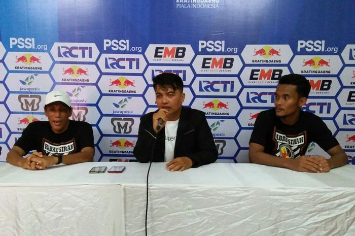 Asisten Pelatih Semen Padang Welliansyah, memberikan keterangan usai takluk dari PS Tira