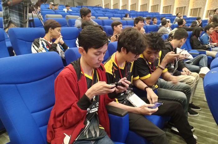 SFI Omega Team Looking for Strategy in the Semi-Finals in the 2019 NEXT Tournament