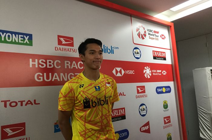 Pemain tunggal putra Indonesia, Jonatan Christie, berpose usai melakoni laga semifinal Indonesia Masters 2019 di Istora Senayan, Jakarta, Sabtu (26/1/2019).