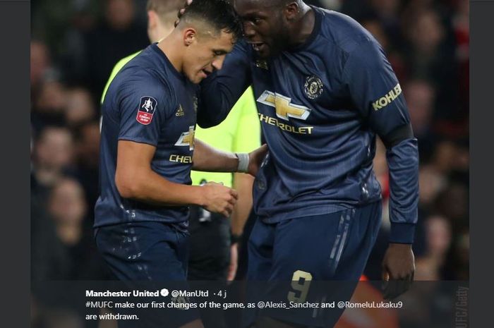 Alexis Sanchez merayakan gol ke gawang Arsenal bersama Romelu Lukaku saat Manchester United menang 3-1 dalam ajang Piala FA pada Sabtu (26/1/2019) di Stadion Emirates, London.