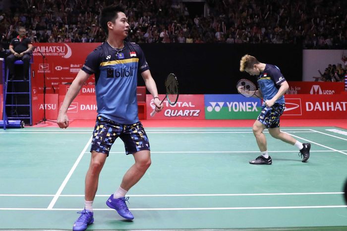 Pasangan ganda putra Indonesia, Marcus Fernaldi Gideon/Kevin Sanjaya Sukamuljo, melakukan selebrasi 