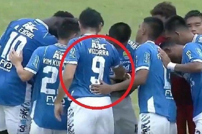 Esteban Vizcarra memakai nomor punggung 9 saat melawan Persiwa Wamena dalam leg pertama babak 32 besar Piala Indonesia di Cilacap, Minggu (27/1/2019).