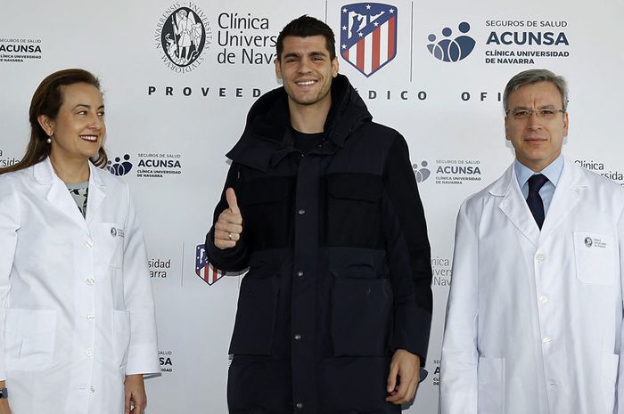 Alvaro Morata usai menjalani tes medis di Atletico Madrid.