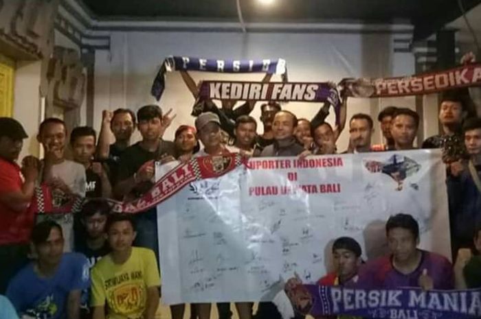 Suporter klub sepak bola di Bali dukung Satgas Anti Mafia Bola.