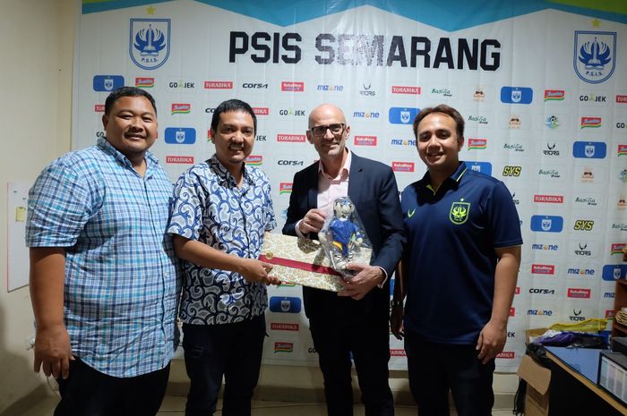 Kunjungan dari Queensland Trade and Investment Commissioner-Indonesia, Benjamin Giles ke kantor PSIS Semarang.