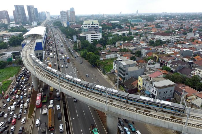 Foto-foto Kemacetan di Jakarta Ini Bikin Kita Tak Sabar Gunakan MRT