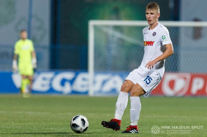 Pemain Hajduk Split, Ante Pavalersa, yang baru dibeli oleh Manchester City di deadline day bursa transfer Januari 2018.