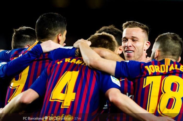 Pemain Barcelona merayakan gol Ivan Rakitic dalam laga leg kedua perempat final Copa del Rey di Stadion Camp Nou, 30 Januari 2019.