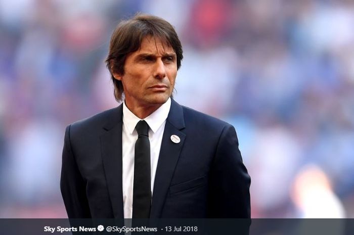 Mantan pelatih Chelsea, Antonio Conte, dirumorkan bakal melatih AC Milan atau Inter Milan.