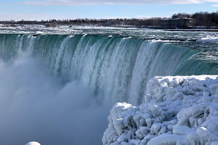 Bak Film Frozen, Berikut Penampakan Air Terjun Niagara yang Beku Akibat