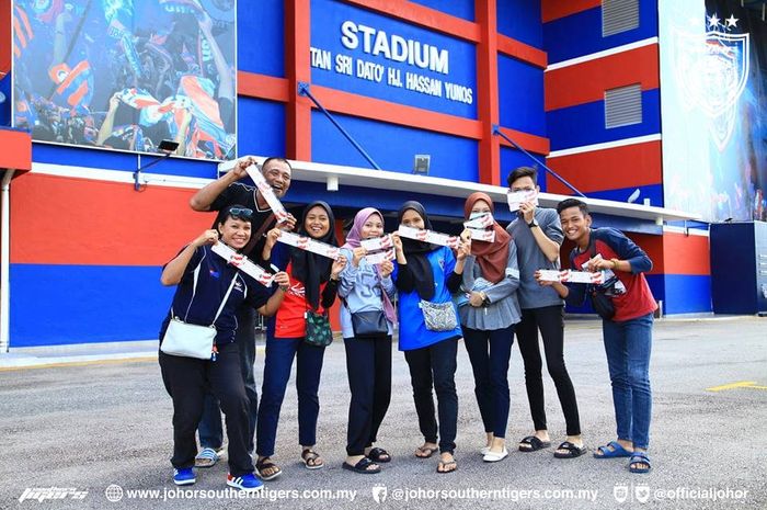 Para pendukung Johor Darul Takzim di markas klubnya, Stadion Tan Sri Dato' Haji Hassan Yusan, Larkin, 1 Februari 2019.