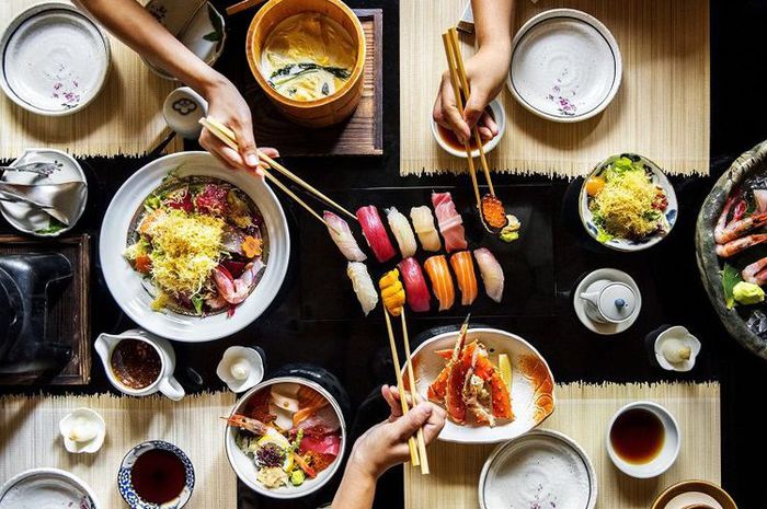 Ilustrasi budaya makan Jepang