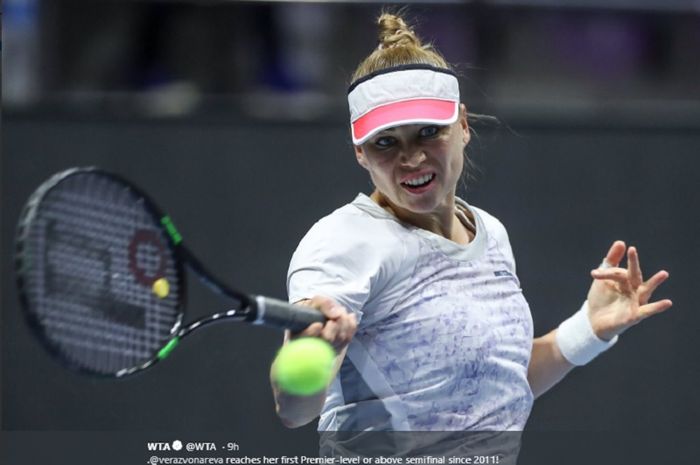 Vera Zvonareva menghentikan langkah rekan senegaranya Daria Kasatsina pada lanjutan St Petersburg Ladies' Trophy