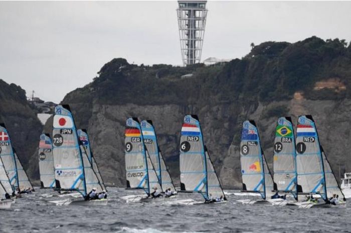 Para atlet dalam ajang Sailing World Cup Series, sebuah ajang uji coba Pertandingan Olimpiade Tokyo 2020, di perairan lepas pulau Enoshima pada 12 September 2018.