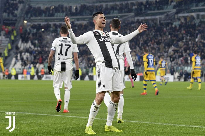 Cristiano Ronaldo merayakan gol yang ia cetak ke gawang Parma dalam laga Liga Italia.