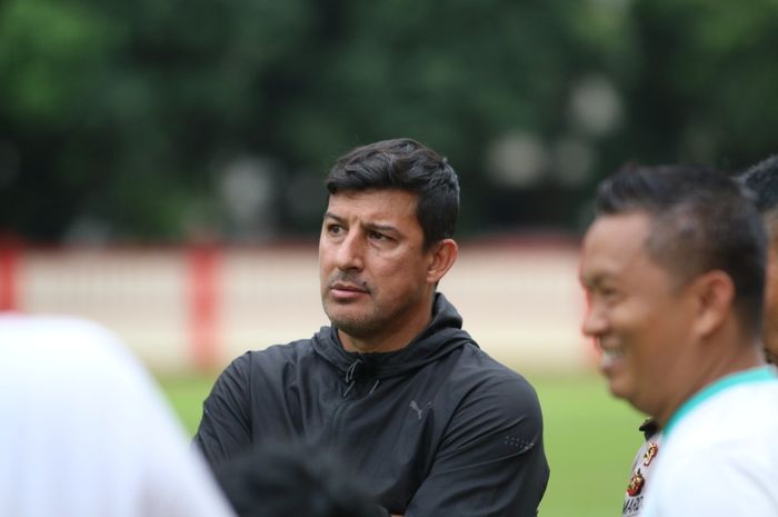 Alfredo Vera nampak hadir pada latihan Bhayangkara FC di Stadion PTIK, Jakarta Selatan, Senin (4/2/2019).