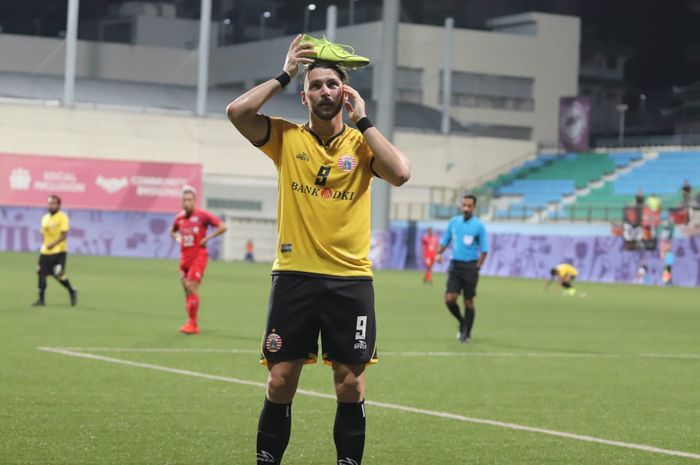 Striker Persija Jakarta Marko Simic merayakan gol yang dicetaknya ke gawang Home United di Stadion Jalan Besar, Kallang, Singapura, Selasa (5/2/2019).