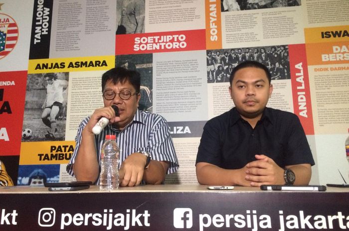 Gede Widiade, mengumumkan pengunduran dirinya dari Persija Jakarta, Rabu (6/2/2019).