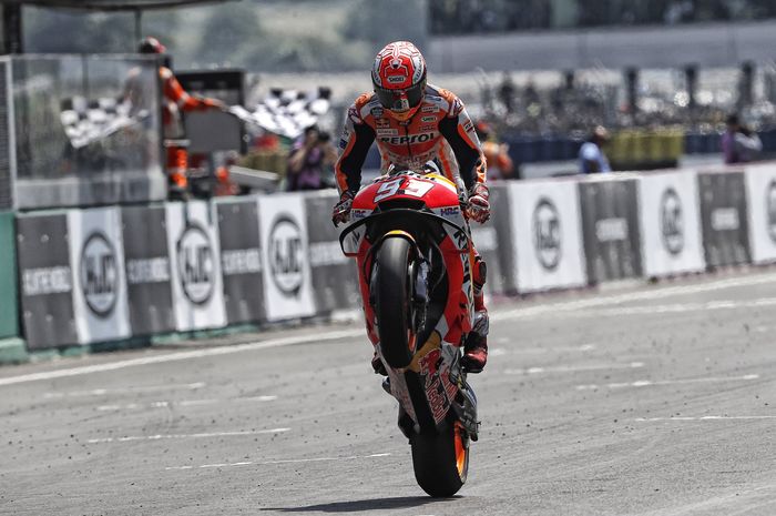 Pebalap Repsol Honda, Marc Marquez, saat melaju di sesi hari pertama tes pramusim MotoGP 2019 di Sirkuit Sepang, Malaysia, Rabu (6/2/2019).