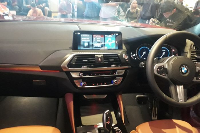Desain interior The All-new BMW X4 yang lebih disempurnakan