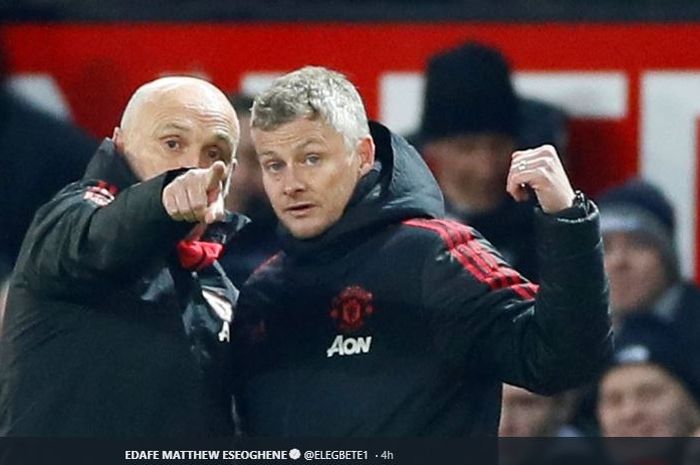 Pelatih interim Manchester United, Ole Gunnar Solskjaer (kanan) bersama asistennya, Mike Phelan (kiri)