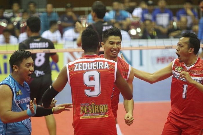 Ekspresi pemain Palembang Bank SumselBabel saat tampil pada laga final four Proliga 2019 kontra Jakarta Pertamina Energi, Jumat (8/2/2019).