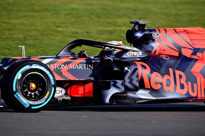 Max Verstappen menjajal mobil baru tim Red Bull Racing, RB15.