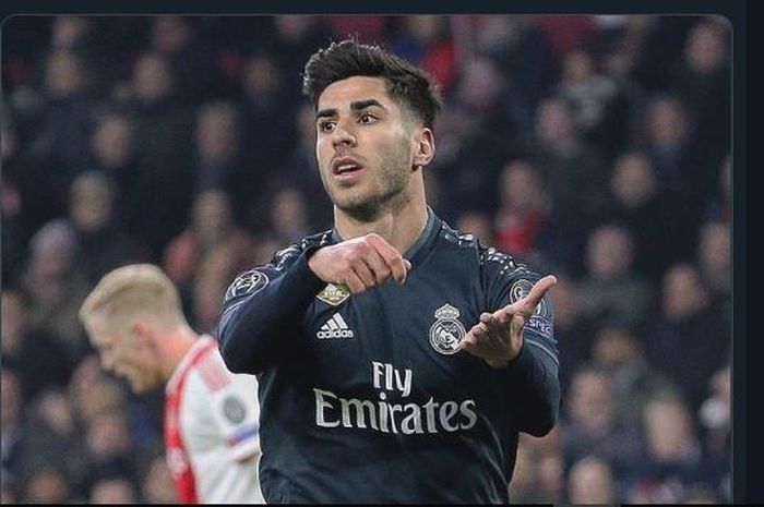 Penyerang Real Madrid, Marco Asensio seusai mencetak gol ke gawang Ajax Amsterdam.