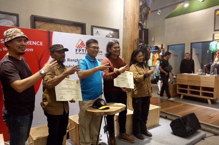 Acara penandatanganan kerjasama EIGER dan FPTI di EIGER Flagship Store, Jakarta Selatan, Sabtu (16/2/2019)