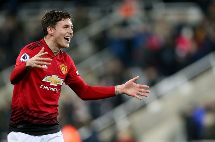 Bek Manchester United, Victor Lindelof