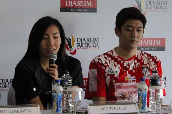 Pebulu tangkis tunggal putri Kanada, Michele Li, berbicara pada konferensi pers jelang Djarum Superliga Badminton 2019 di Hotel Intercontinental, Bandung, Minggu (17/2/2019).