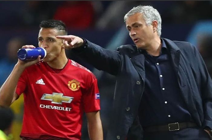 Pemain depan Manchester United, Alexis Sanchez memberikan pengakuan jika mantan manajer, Jose Mourinho, telah membuat suasana tidak sehat di Man United.