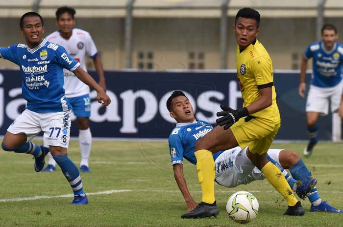 Pertandingan leg pertama babak 16 besar Piala Indonesia antara Persib Bandung dan Arema FC di Stadion Si Jalak Harupat, Kabupaten Bandung, Senin (18/2/2019) sore WIB.