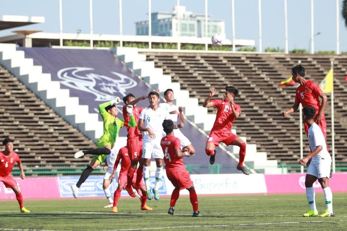 Timnas U-22 Indonesia melawan Myanmar pada Grup B Piala AFF U-22 2019 di Kamboja