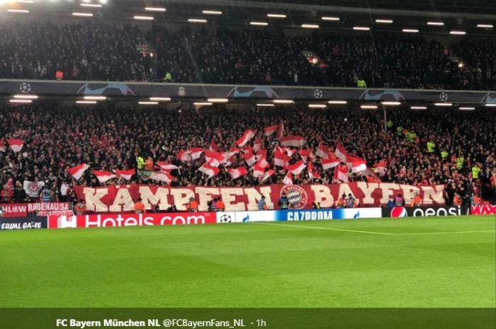 Bendera merah putih berkibar pada laga Liverpool Vs Bayern Muenchen di Anfield, Rabu (20/2/2019) pada ajang Liga Champions