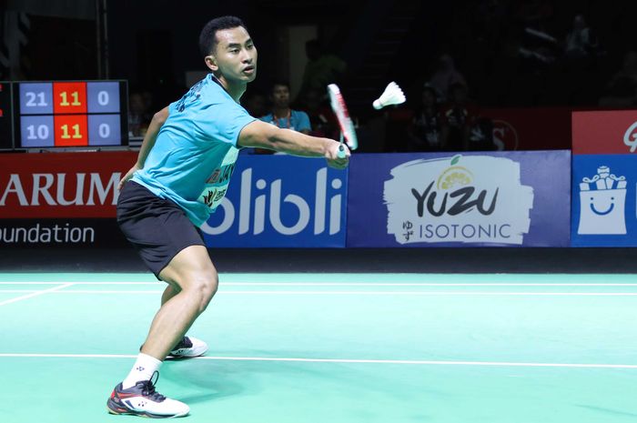 Pebulu tangkis tunggal putra PB Jaya Raya Jakarta, Tommy Sugiarto, saat bertanding melawan Sony Dwi Kuncoro (Jatim United) di penyisihan grup B Djarum Superliga Badminton 2019, GOR Sabuga ITB, Bandung, Rabu (20/2/2019).