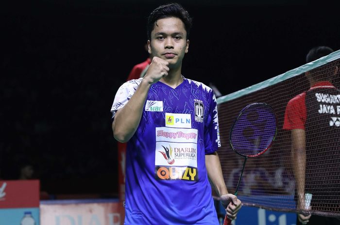 Pebulu tangkis tunggal putra Musica Trinity. Anthony Sinisuka Ginting berpose setelah memenangi laga atas Tommy Sugiarto (Jaya Raya Jakarta) pada laga semifinal Djarum Badminton Superliga 2019 yang berlangsung di GOR Sabuga, Bandung, Jumat (22/2/2019).