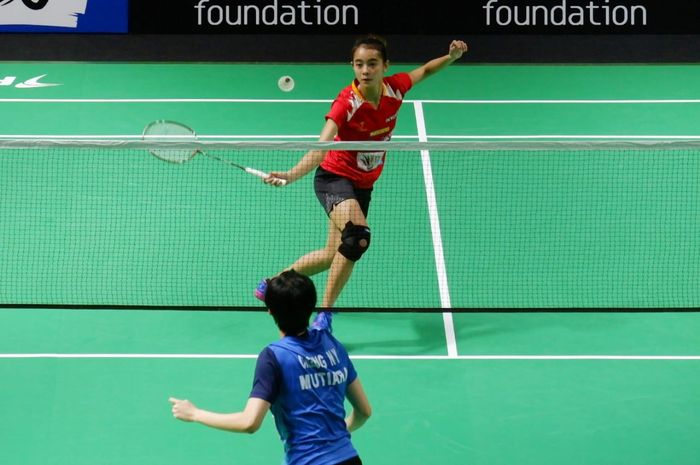 Pebulu tangkis tunggal putri Berkat Abadi, Silvi Wulandari tampil di partai ketiga melawan Mutiara Cardinal pada semifinal Djarum Superliga Badminton 2019 di GOR Sabuga, Bandung, Jumat (22/2/2019).